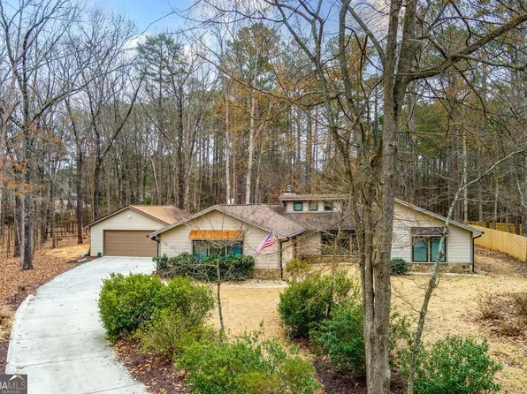 221 Shadowood Ln, Peachtree City, GA 30269