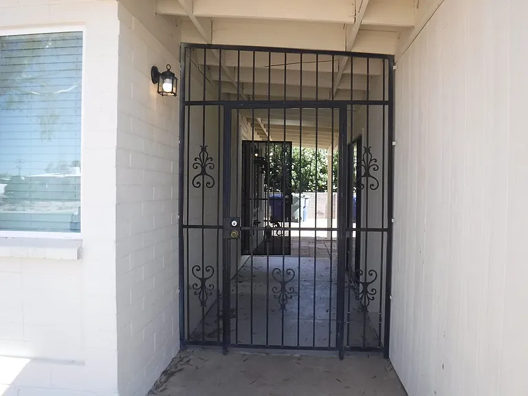 7421 E Rose Dr — Photo 2