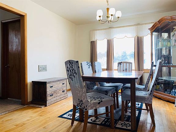 4th image of 701 E B St