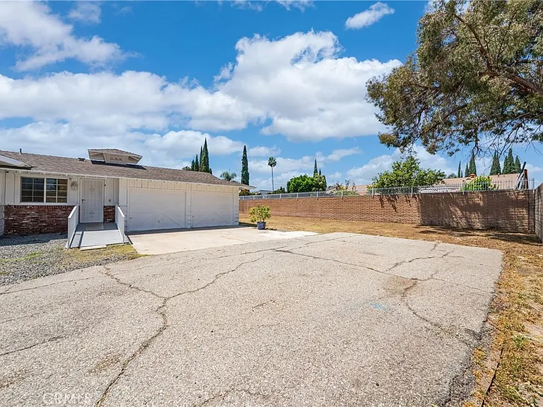 1345 S Jellick Ave — Photo 39