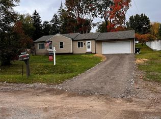2244 Hammerslea Rd, Orion, MI 48359