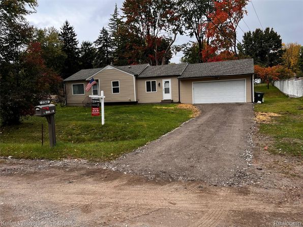 2244 Hammerslea Rd