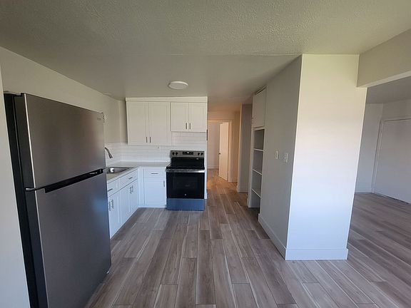 4th image of 132 W Shoshone St #A