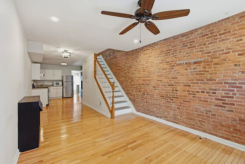 2 bed, 1.5 bath, 956 sqft, $2,400 — Photo 3