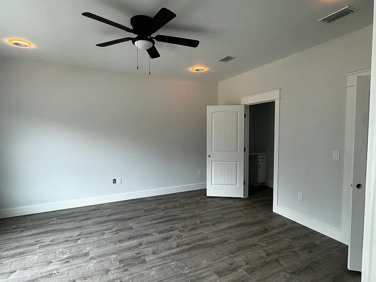 5136 Hagin Dr — Photo 8