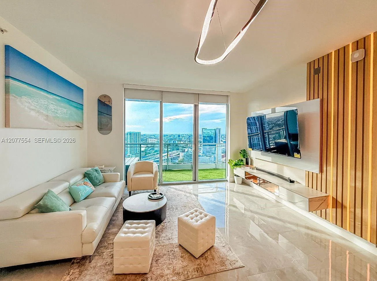 Ivy Condo — Photo 1