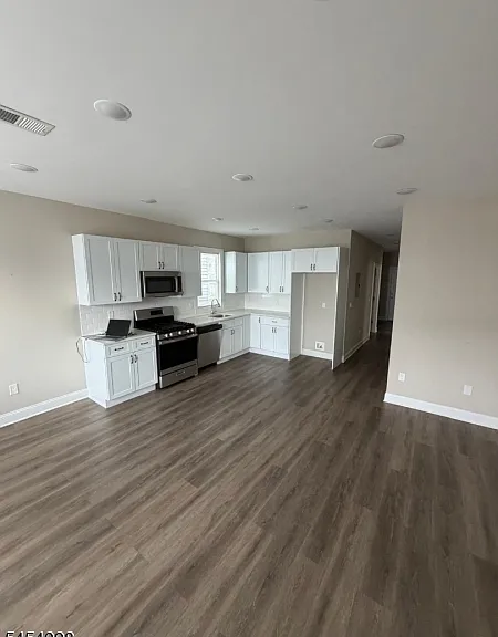 923 Kenneth Ave — Photo 1