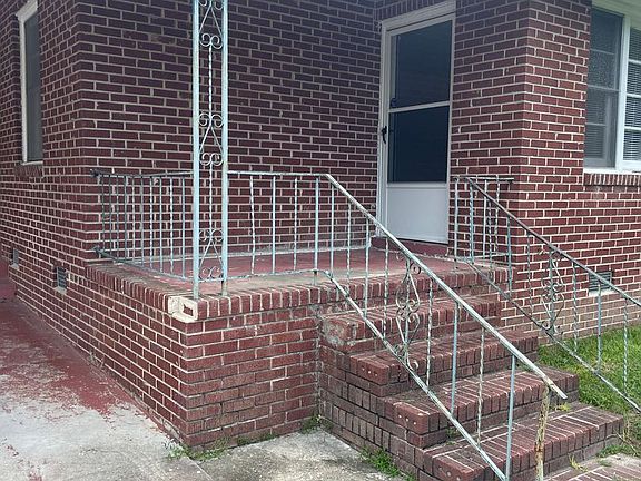 3rd image of 1909 Morninglo Ln