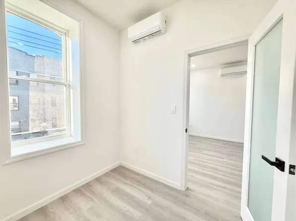 1440 Greene Avenue image 5 of 13