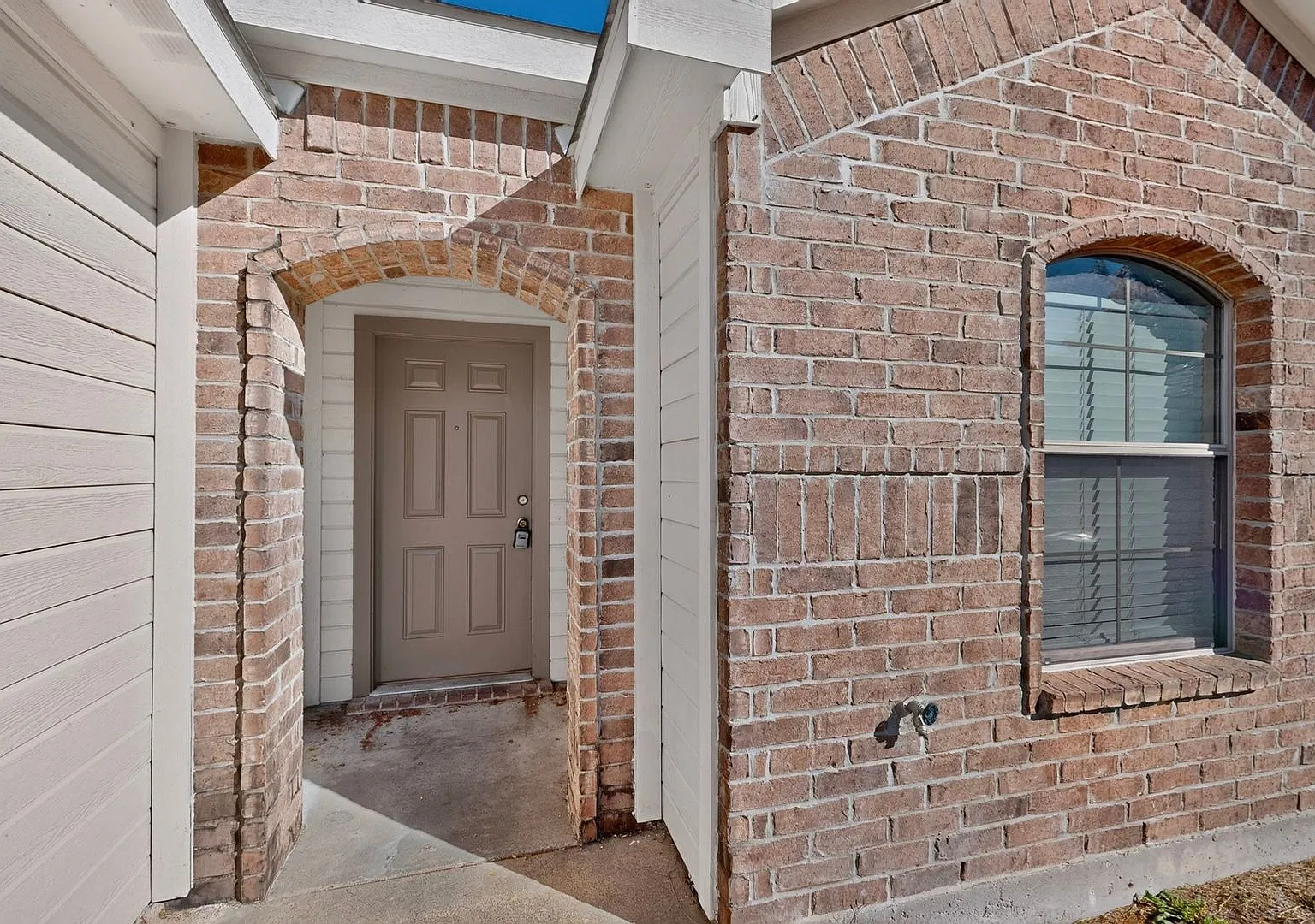 Stunning 4 Bedroom Home in Paraiso Escondido with Spectacular Backyard Available for Viewing!! — Photo 3