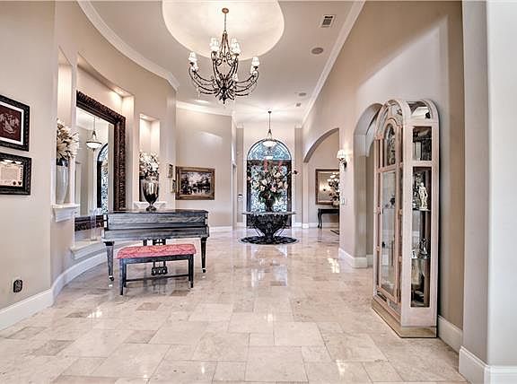 5th image of 166 Yorkshire Dr