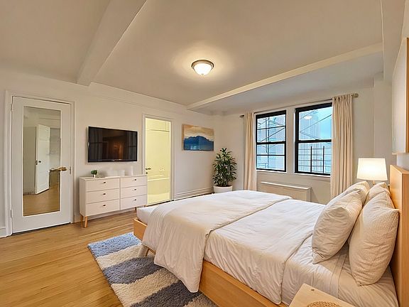 5th image of 51 W 86th St APT 902