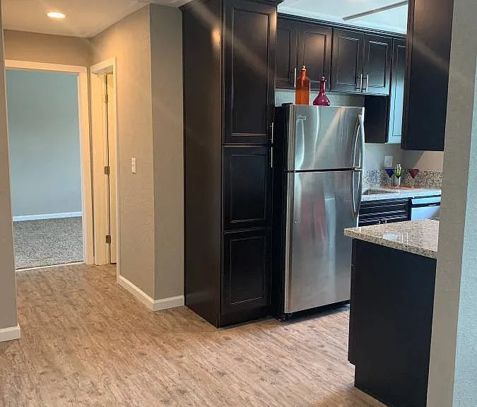 Driftwood Apartments — Photo 3