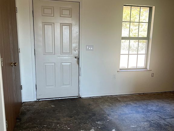 3rd image of 400 E Sunflower Ln