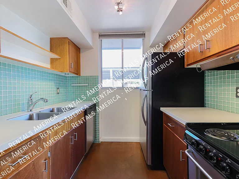 4202 N 38th St #8 — Photo 10
