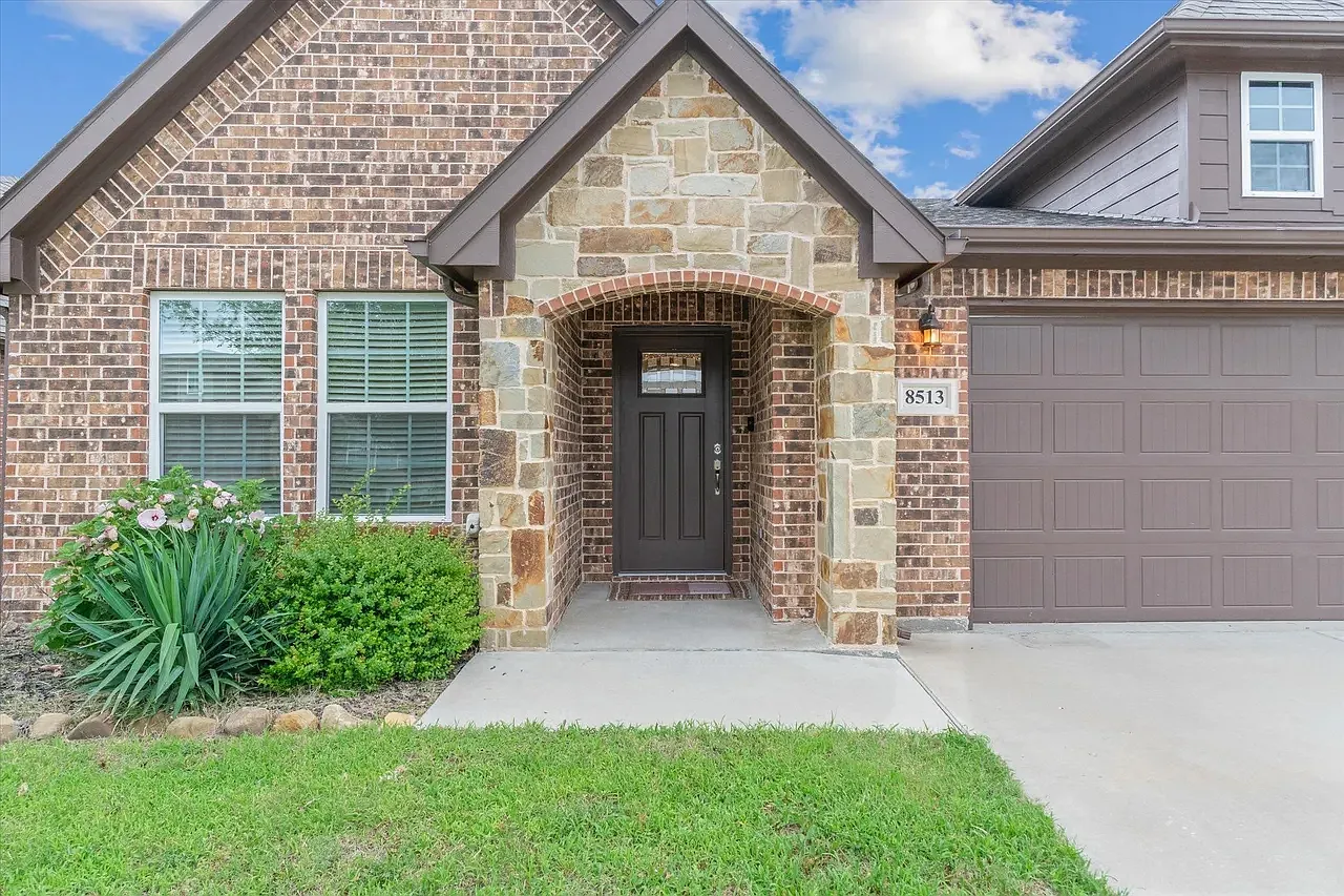 3 bed, 1547 sqft, $1,899 — Photo 1