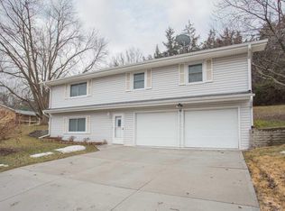 235 Parkwood Dr, Council Bluffs, IA 51503