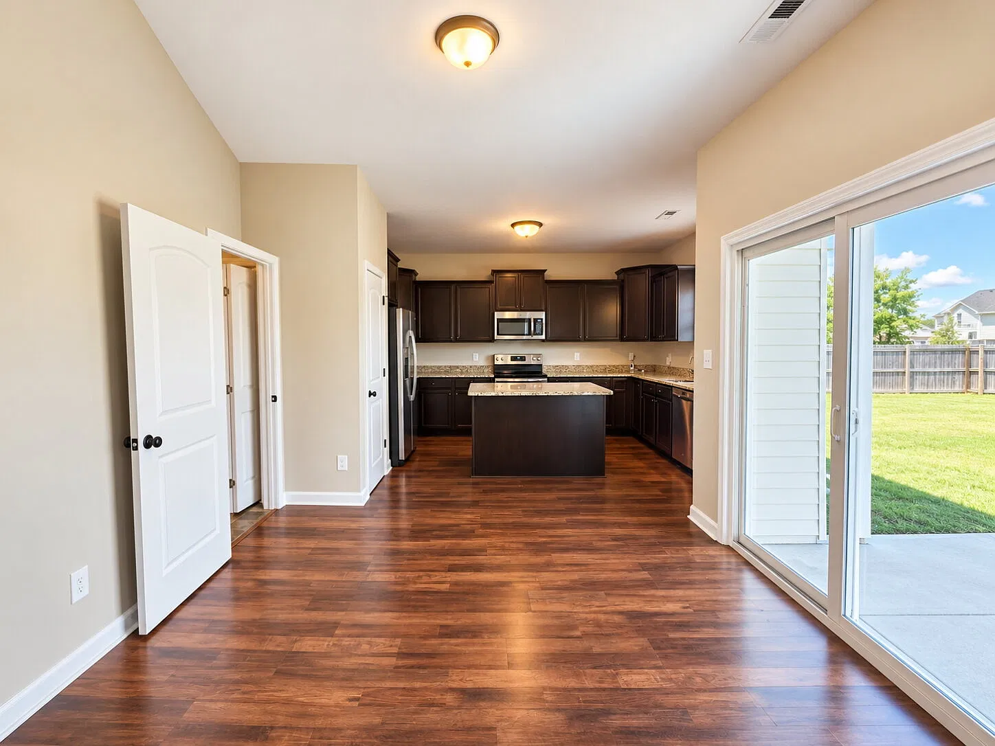 3 bed, 2.5 bath, $1,895 — Photo 4