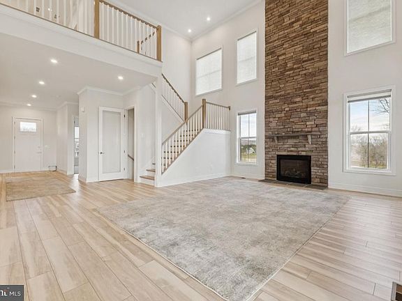 3rd image of 38732 Silver King Cir