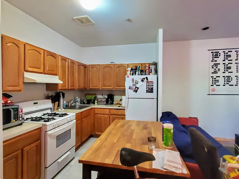 258 S 1st St #1 — Photo 4