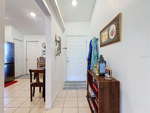 4th image of 100 HALSTEAD DR