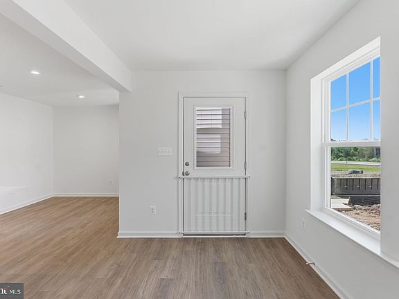 3rd image of 6 Magnolia Ct