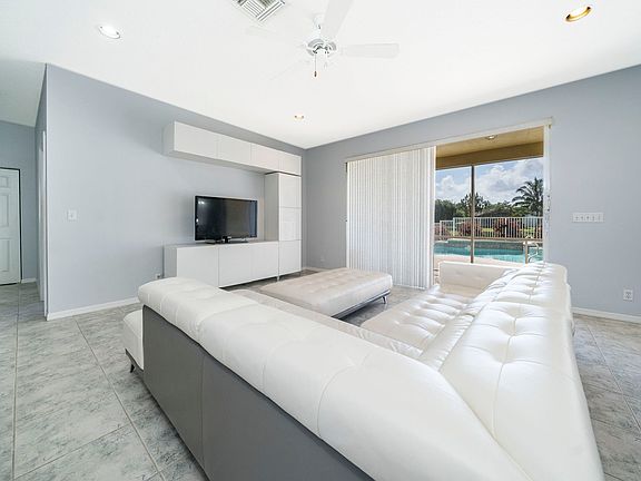 3rd image of 3633 Old Lighthouse Cir