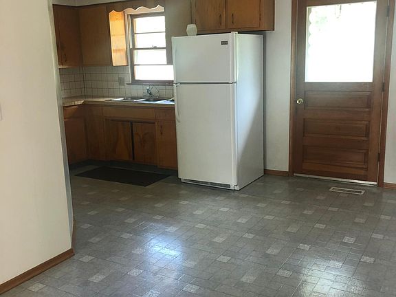 3rd image of 1214 Bertling St