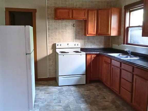 4th image of 107 S Walnut St APT 2
