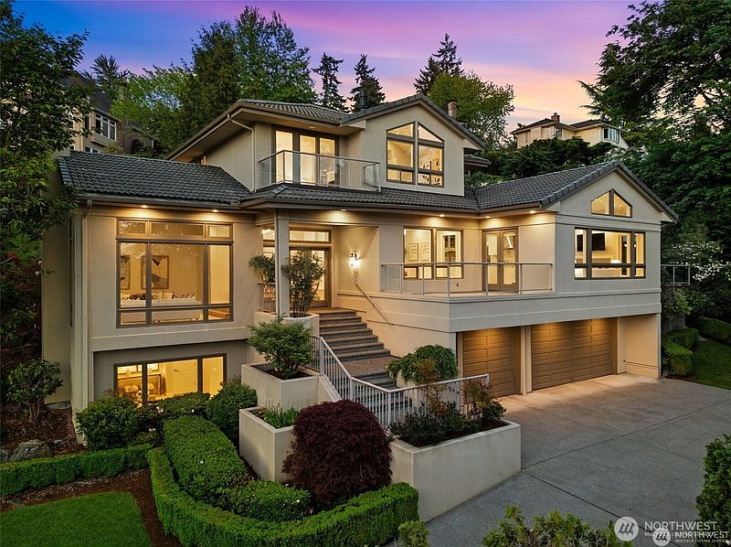 2nd image of 8144 W Mercer Way