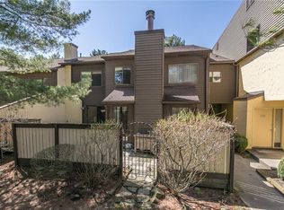 435 Hampton Ridge Dr, Akron, OH 44313