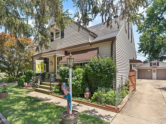 3rd image of 4843 Summer Ln