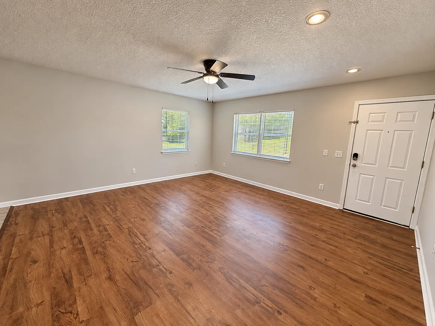3 bed, 2.0 bath, 1200 sqft, $2,150 — Photo 2