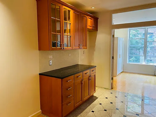 Rented by Bank Neary | media 22