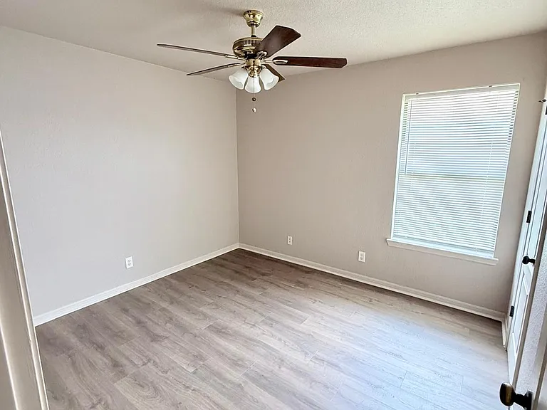 2708 Hydrangea Ave — Photo 21