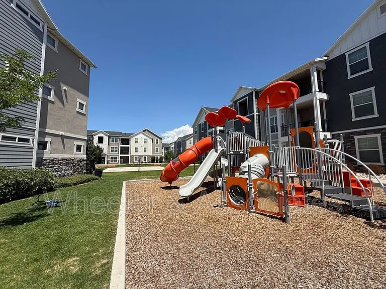 47 W Silver Springs Dr — Photo 15
