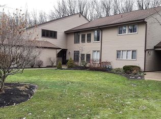 16585 Wren Rd APT F, Chagrin Falls, OH 44023