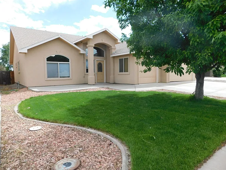 2929 Joan Way — Photo 2