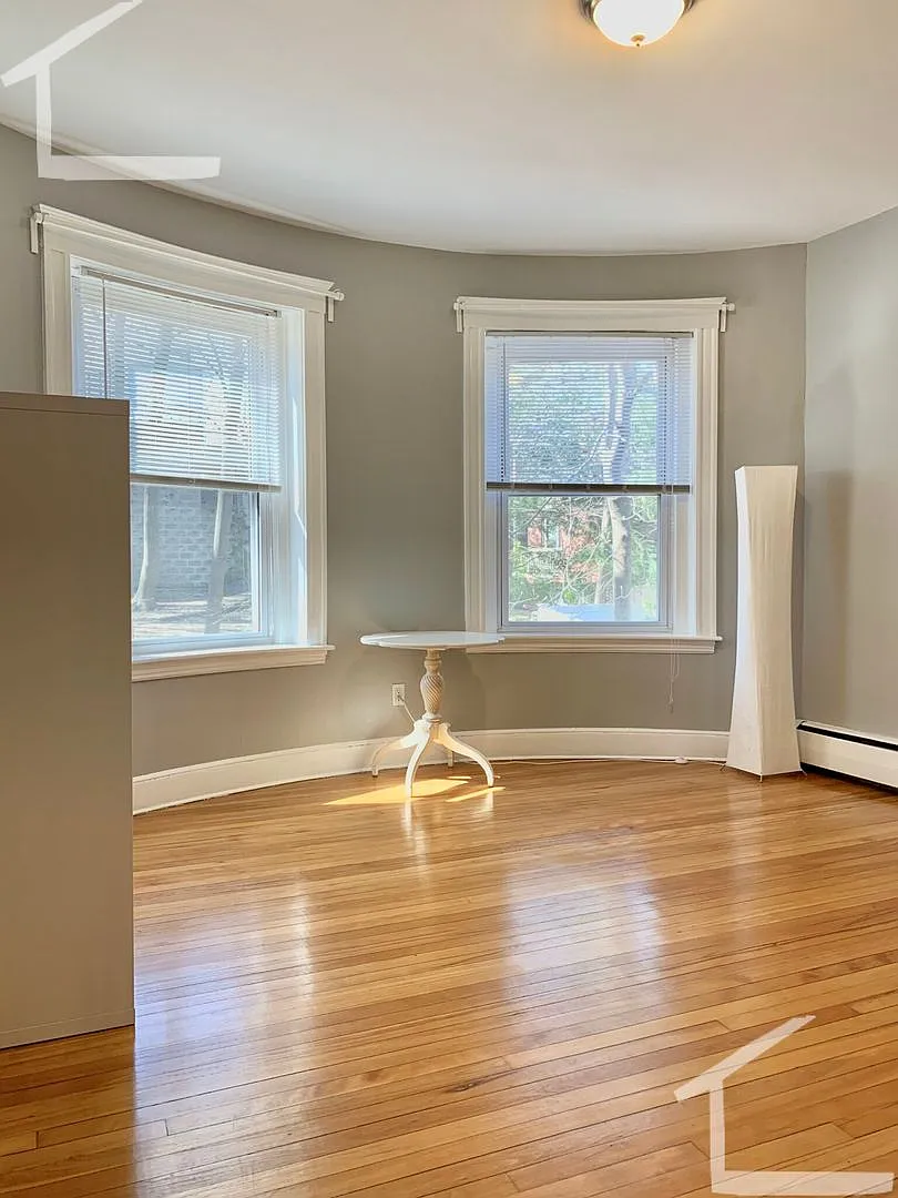 2 bed in Brookline — Photo 3