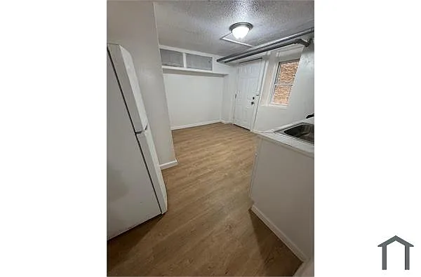 Building Photo - 2312 Hughes Ave #BASEMENT