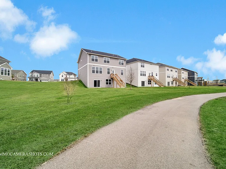 1398 Kessler Dr — Photo 35