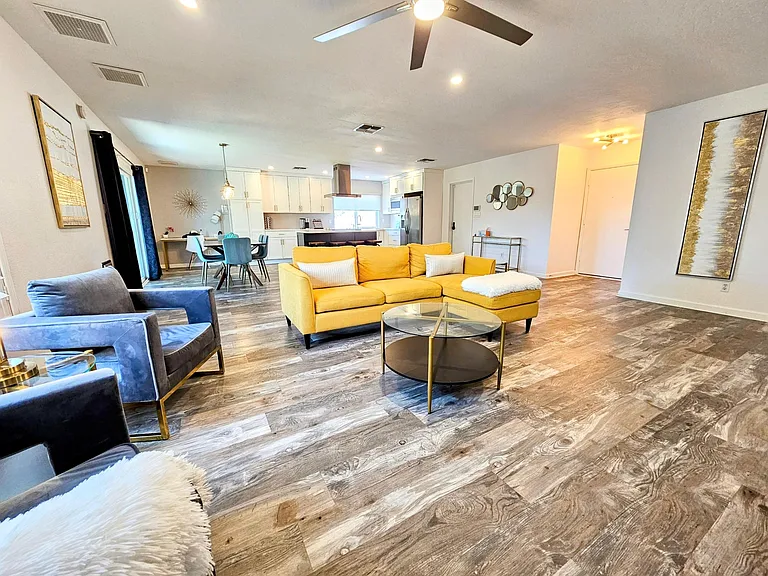 5201 E Beck Ln — Photo 12