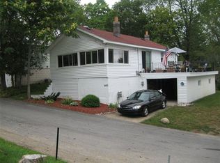 8455 Rollins Dr NE, Rockford, MI 49341