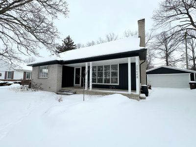 20648 Maple Ln, Grosse Pointe Woods, MI, 48236
