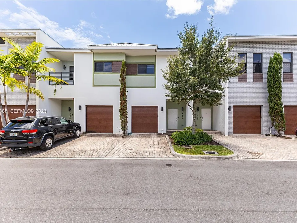 4444 NW 9th St #0