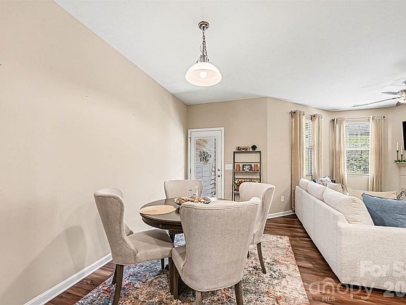4th image of 509 Common Raven Ct