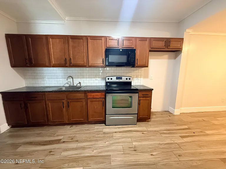 1226 Clark St — Photo 4