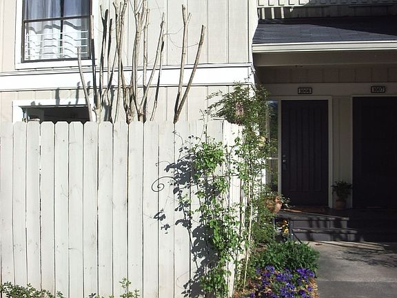 Front with enclosed courtyard