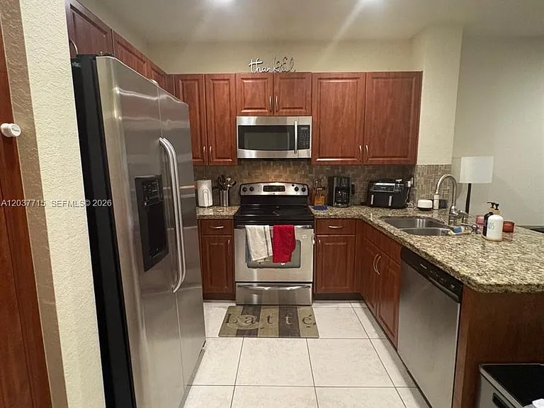 280 Las Brisas Cir #280 — Photo 6