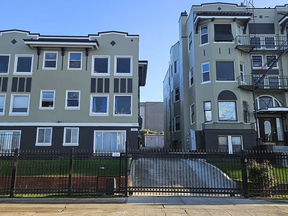 1400 Lakeshore Ave #10